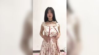 Học sinh xinh cởi đồ show ngực to