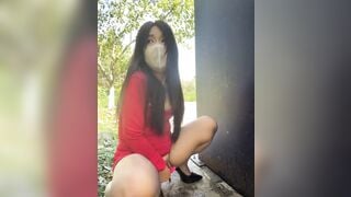 Gái dâm ra nhà hoang thủ dâm lồn phụt nước như mưa dâm đãng