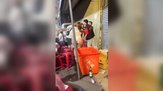 Những lão già khốn nạn bóp lén vú gái xinh