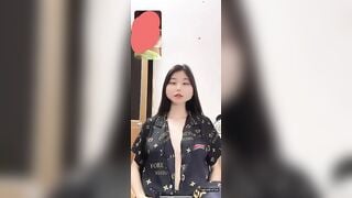 Bé bạn thân xinh mình dây vú bự body cực ngon,có bồ r mà vẫn nghe lời a lắm #1