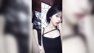 các cháu bây giờ nứng sớm quá lớp 11 mà đã biết khoe hàng