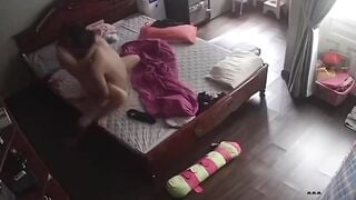 Lén đặt cam ở phòng theo dõi vợ phát hiện vợ dắt trai về phòng đụ nhau rất nhiệt tình