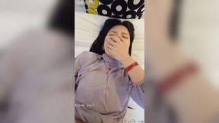 Nữ nhân viên văn phòng bị quy tắc ngầm khi đi làm