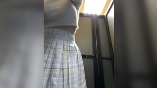 Gái Nga thiếu trai phải vào nhà vệ sinh thủ dâm móc lồn lỗ đít dâm đãng