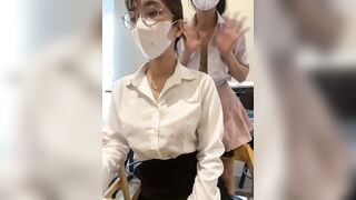 Phần 1: rảnh rỗi 2 em hotgirl lại ra quán nước show hàng căng mọng to tròn