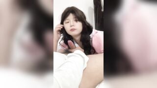 Cho con bạn thân xinh bú mút con cu bắn tinh đầy mồm dâm đãng