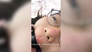 Kính cận bú cặc nhẹ nhàng, bị BDSM nhìn thương quá đi