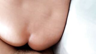 “Sao cứ ấm ấm mày địt không bao hả thằng khốn”