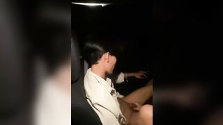 Mỗi lần đi cùng anh họ anh lại bắt bú cu trên xe