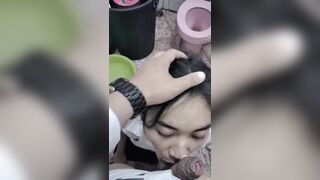 Bạn thân bú mút con cặc to dâm đãng kích thích