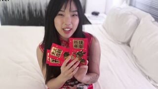 Mừng sinh nhật em, anh xả sữa đặc trắng đặc đầy mặt và miệng cô ả dâm dục. phần 1
