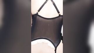 Đang cosplay thỏ cho Ny xem thì dượng đi vào