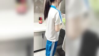 Học về chưa kịp thay đồ đã bị Dương gọi vào bú cu