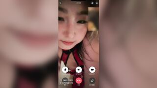Địt trai còn video call cho chồng ở nhà xem