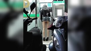 Quay lén em teen váy ngắn lộ cả quần lọt khe