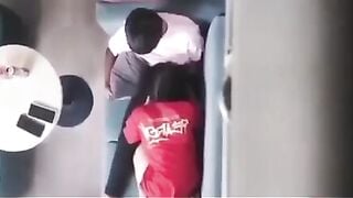 Vạch cu cho bạn thân bú cu tại quán trà sữa