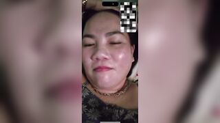 Chị tổ trưởng Cty giày, chát sex, khoe vú bự với cu em nhân viên