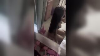 "chồng chị đi vắng rui bỏ cặc ra đây chị bú cho" dc bà chị bú cặc cho
