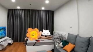 Xuất tinh dầy bím em học sinh đến mức chảy ra ngoài ghế phần 1