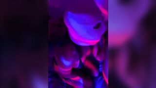 Người yêu mặc lót ren dùng sextoy móc lồn ướt nhẹp phần 1