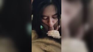 Mới sáng sớm thằng em họ 19 tuổi vào phòng chị gái bóp vú sờ lồn rồi bắt chị bú cặc.