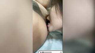 Được Con Bạn Thân Xinh Gái Dâm Đãng Bú Cu Lút Cán Sướng Tê Dại Người