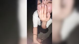Nakaliang, một người bạn cùng lớp của một học sinh trung học, đang ở ngoài đồng.
