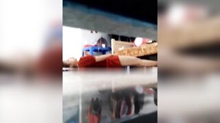 Chốn dưới tủ nhìn chị họ thủ dâm