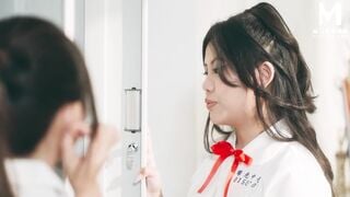 2 em sinh viên năm nhất địt nhau với anh Mỹ da đen cặc to sướng vl ra