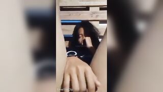 Mới lớn nên en dễ nứng