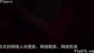 Cô giáo Public người đưa văn kiện