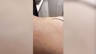 Lén lút đứng sau lưng c dâu đg rửa bát gạ gẫm mò lồn cho c rỉ nc rồi đút cu vào