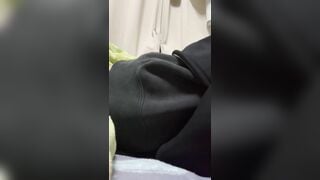 Ngứa cặc khi thấy con em họ lén móc lồn bên cạnh mình
