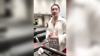 Đi tập gym nhìn trai nứng quá em show hàng luôn