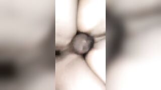 Vợ vừa mới đẻ quá nứng cặc anh họ lén vào phòng em gái 16 tuổi đè đụ nó xả lũ.