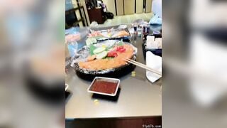 Cho em họ ăn no rồi chịch nó loạn luân