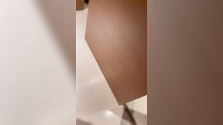 Chết chị đi nhầm phòng nhưng mà chị ở lại bú cặc em được ko nè