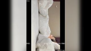 Đang nằm chill chill bị thằng cháu họ vét máng