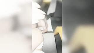 “Thôi địt lun đi, anh liếm lồn em buồn chết mất”