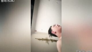 Gái đẹp phục vụ kẻ có tiền bị hành hạ khắp người