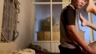 Clip sex em học sinh cấp 3 bú cu trong toilet chưa đã dẫn người yêu về phòng c phần 1