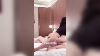 Máy bay chân dài vừa cưỡi ngựa vừa tâm sự về chuyện buồn của gia đình phần 1