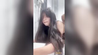 Tuổi học sinh em gái 17 tuổi bị anh họ đụ mỗi ngày biến em ấy thành con đĩ.
