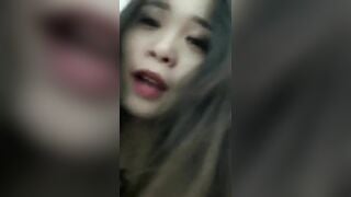 Em họ thay đồ trước mặt mà nó không cho quay