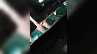 Quay lén nhỏ bạn thân trong lúc đợi nó trang điểm