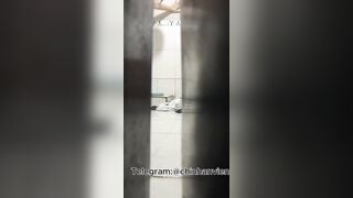 Quay Lén Bà Chủ Trọ Tắm Đêm