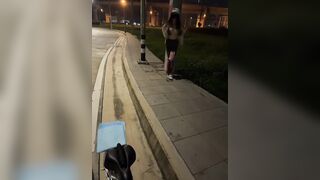 Gái dâm ra đường thủ dâm vú to lồn múp dâm đãng kích thích