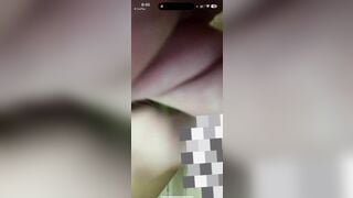 Call video chat sex với e rau lồn hồng thắm vừa tròn 18 xem e dùng dưa leo móc lồn #3