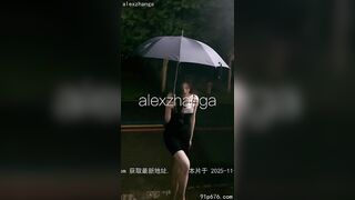 Mày nhấp chậm chậm thôi, lồn tao đang khô chưa kịp ra nước