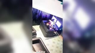 Cặp đôi rủ nhau chịch ngoài quán nét